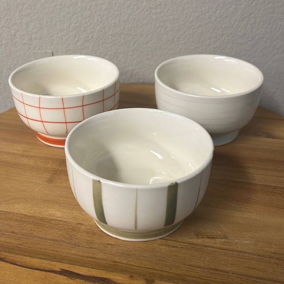 Creative Co-Op Set of 3 Hand-painted Small Nibble Bowls NWOT - Picture 1 of 7